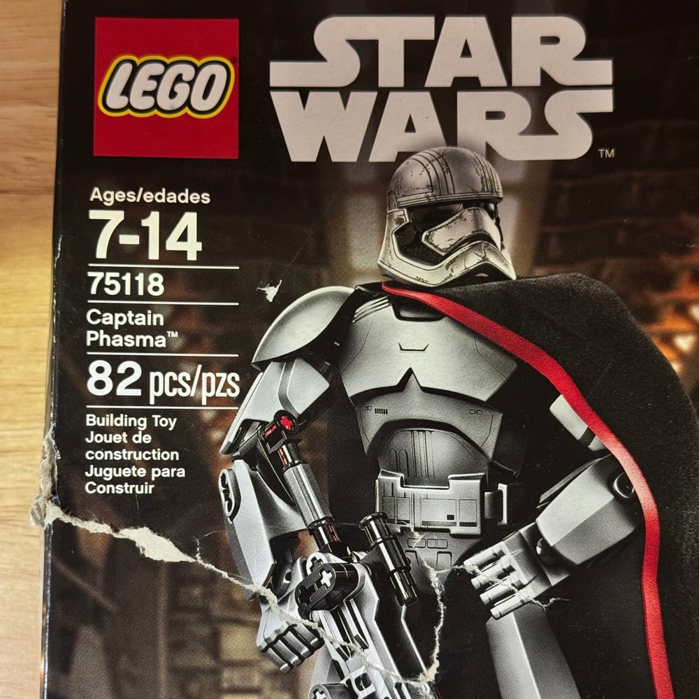 LEGO Star Wars 75118 Captain Phasma Buildable Figure 82 Pcs New Sealed Torn Box